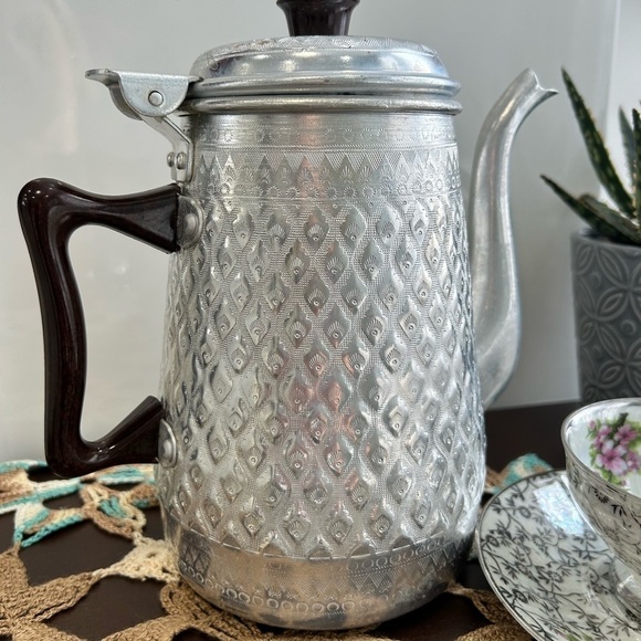 Vintage Tea Kettle, Jasmine Thai pattern Embossed aluminum Diamond Brand - Picture 11 of 12